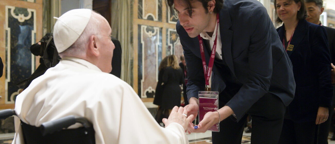 Bien que souffrant du genou, le pape François poursuit ses activités habituelles | © EPA/VATICAN MEDIA 