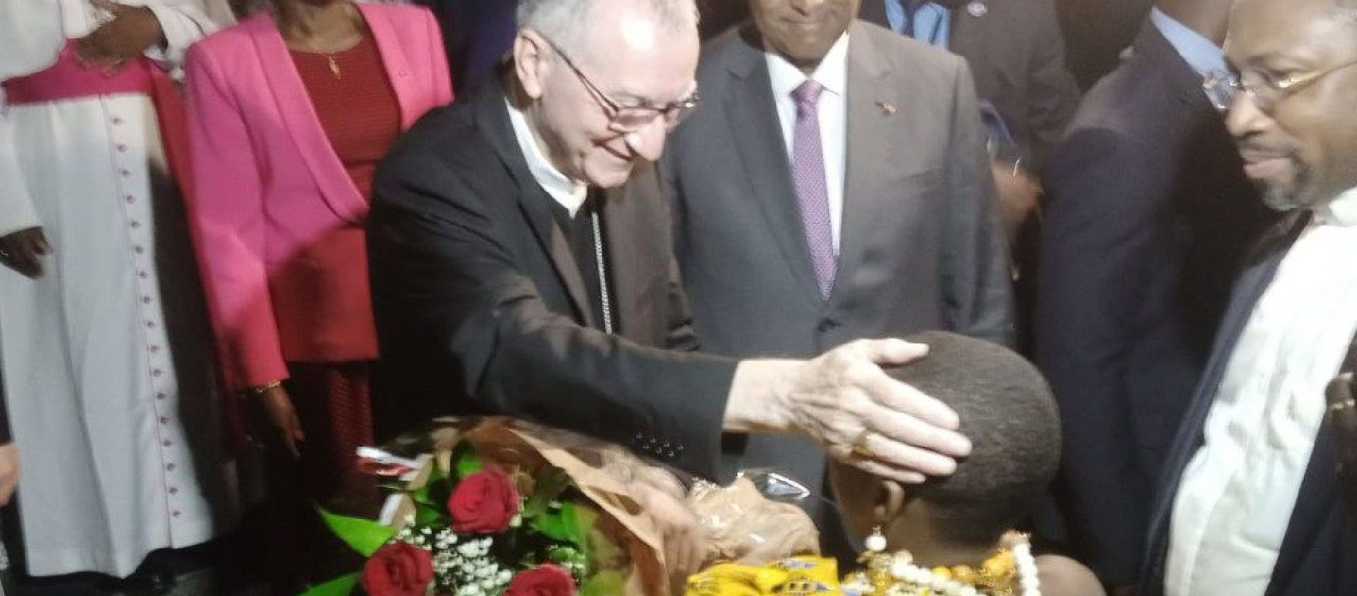 Le cardinal Pietro Parolin, ici à son arrivée en Côte d'Ivoire, a salué l'excellente relation entre le Saint-Siège et la Côte d'Ivoire | © Vatican News