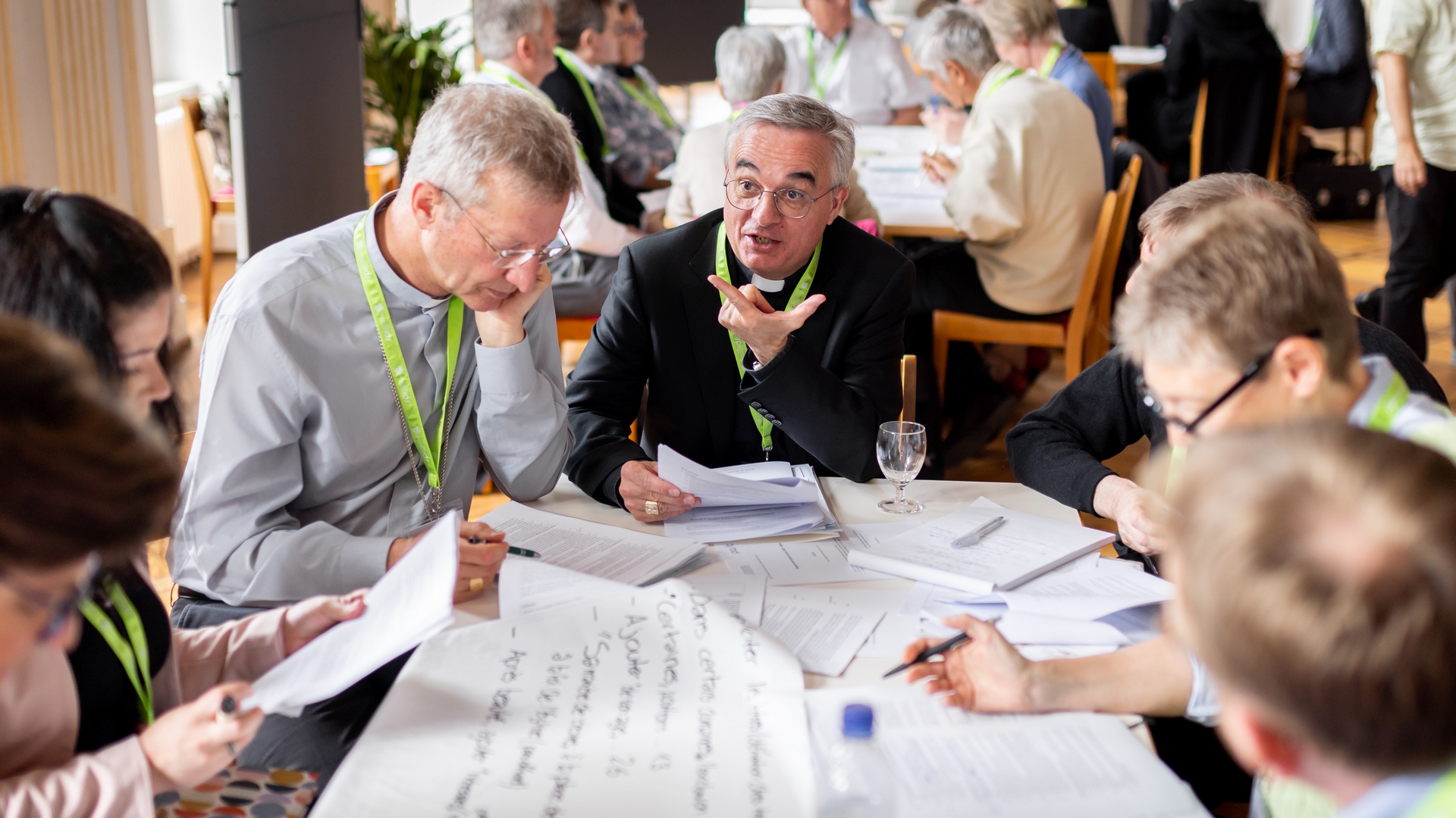 Mgr Valerio Lazzeri, évêque de Lugano et Mgr Alain de Raemy, auxiliaire de LGF s'impliquent dans les discussions | Christian Merz 