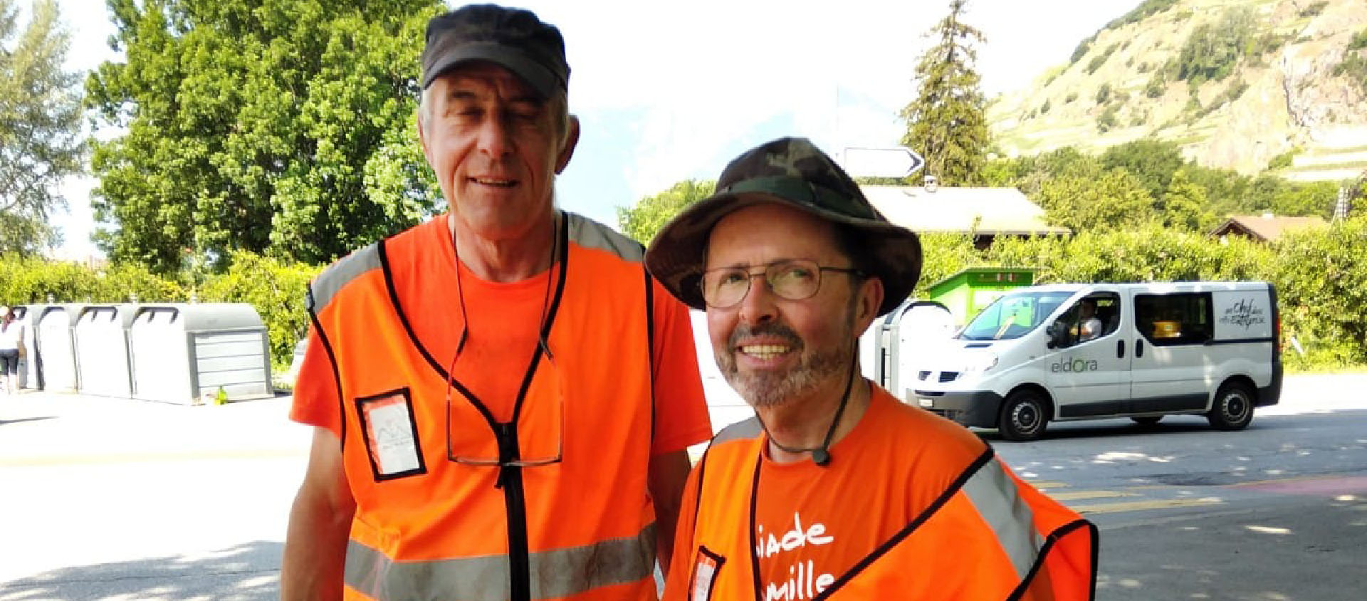 L'abbé Joël Pralong a travaillé sous la houlette d'Alain Follonier (à g.), employé de la voirie à Sion | DR