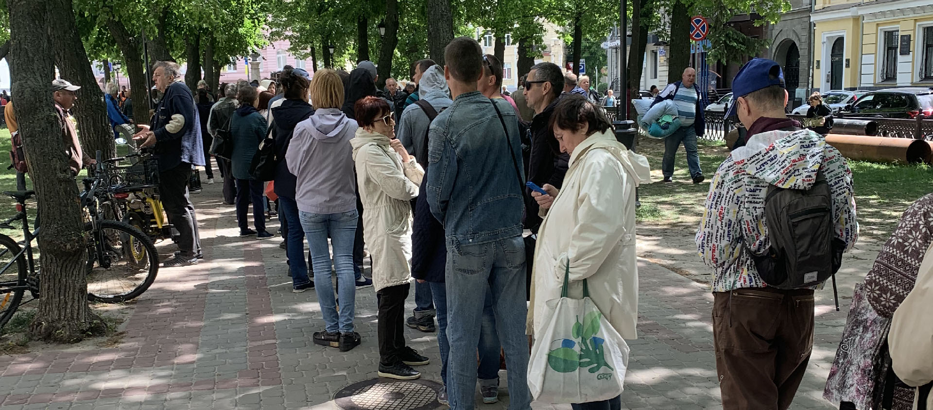 A Kharkiv, les files d'attente pour de l'aide alimentaire distribuée par la Caritas locale s'allongent | © Jaroslav Krawiec