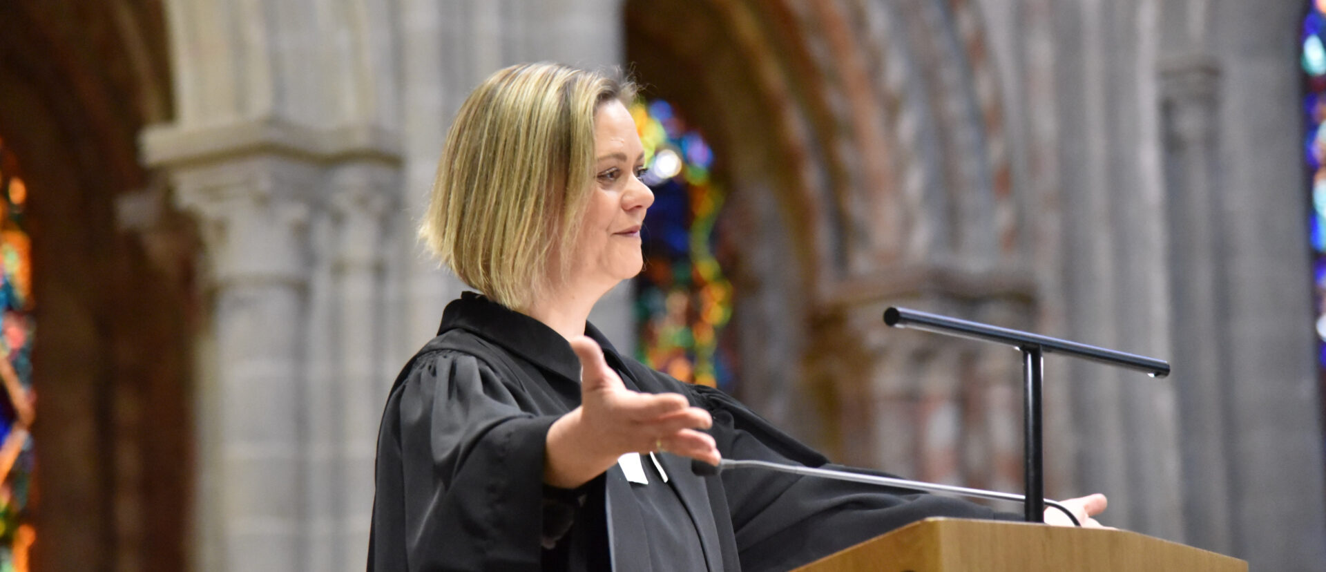 La pasteure Line Dépraz a accueilli les "frères et soeurs" catholiques dans la cathédrale de Lausanne | © Raphaël Zbinden