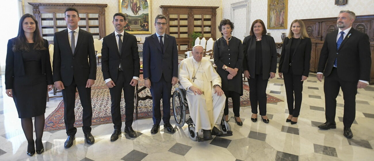 Le pape François a dû annuler beaucoup d'événements à cause de ses douleurs au genou | photo: le pape recevant une délégation de la présidence espagnole, le 13 juin 2022 | © EPA/VATICAN PRESS OFFICE/VATICAN MEDIA HANDOUT/Keystone