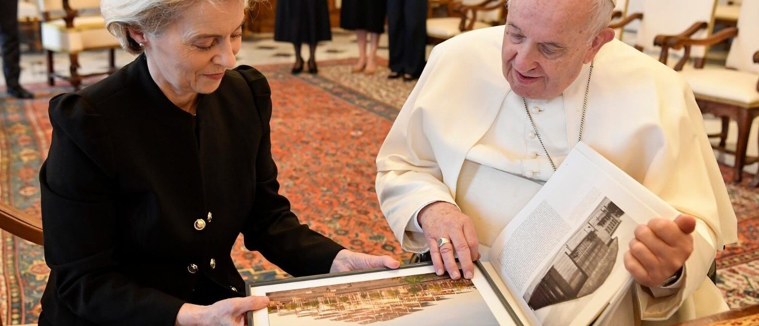 Ursula von der Leyen, présidente de la Commission européenne a rencontré le pape François le 10 juin 2022 | © Vatican Media