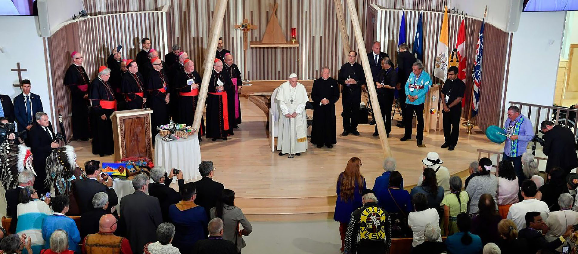 «Grâce à Dieu, dans des paroisses comme celle-ci, par la rencontre, s’édifient jour après jour les bases pour la guérison et la réconciliation», s’est réjoui le pape | © Vatican Media