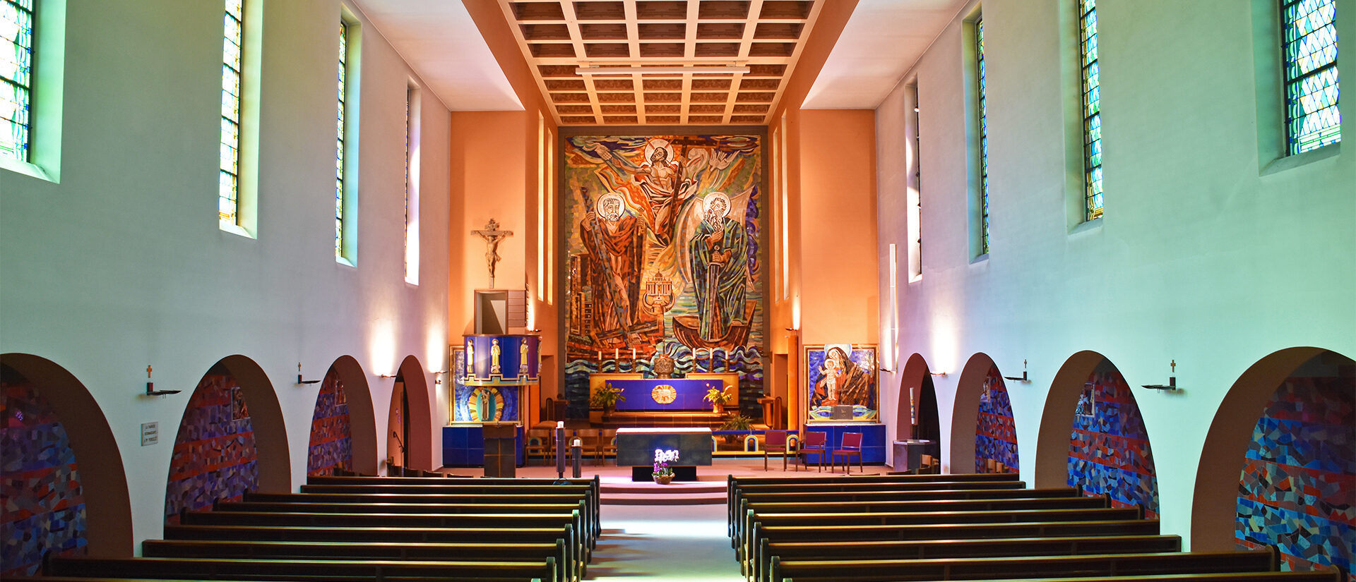 La lumineuse mosaïque de l'église de Fontenais (JU) est l'oeuvre d'Albert Gaeng | © Grégory Roth