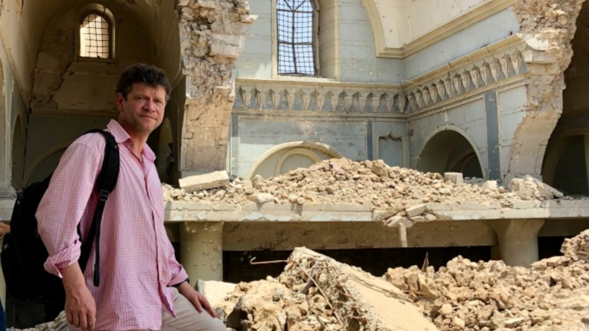  Mossoul Roberto Simona dans une église dévastée par les djihadistes ©  