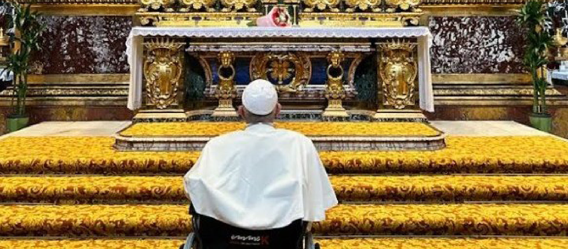 Après son atterrissage à Rome, le pape est allé se recueillir à la basilique Sainte-Marie-Majeure | © Vatican Media 