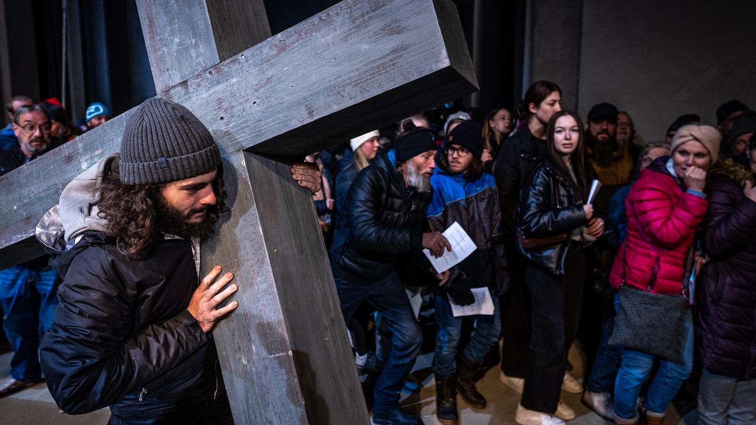 Rochus Rückel, comme Jésus, porte la croix | © Sebastian Schulte