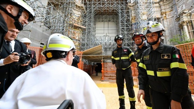 Le pape a visité L'Aquila, dévasté par un tremblement de terre en 2009 | © Vatican Media