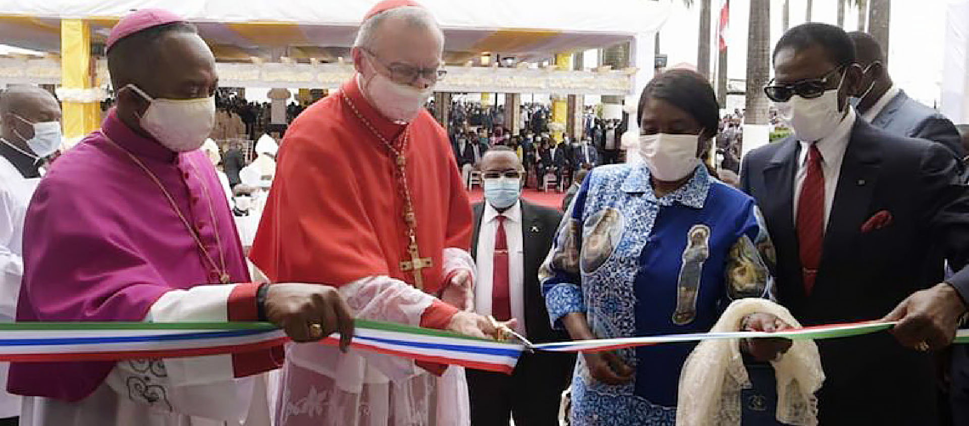 A l'occasion de sa visite en Guinée équatoriale, le cardinal Parolin a inauguré la cathédrale du Cœur Immaculé de Marie Malabo, réhabilitée après un incendie | © Journal de Malabo