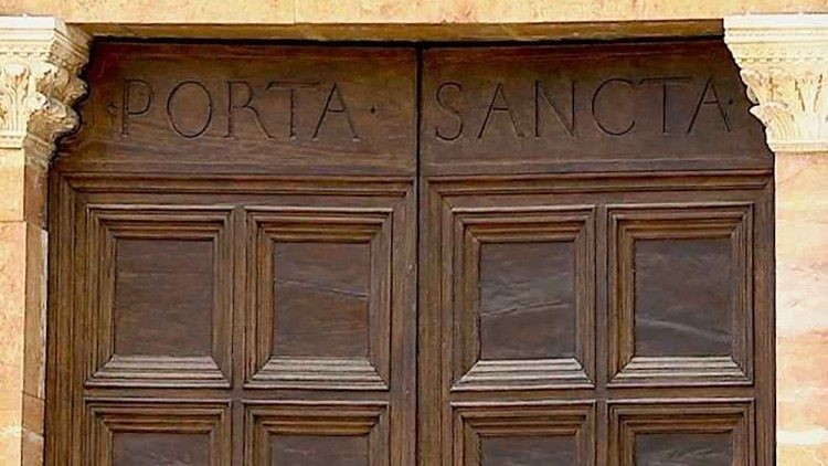 La porte sainte de la Basilique Santa Maria di Collemaggio, ouverte dimanche 28 août par le pape François | © Vatican Media