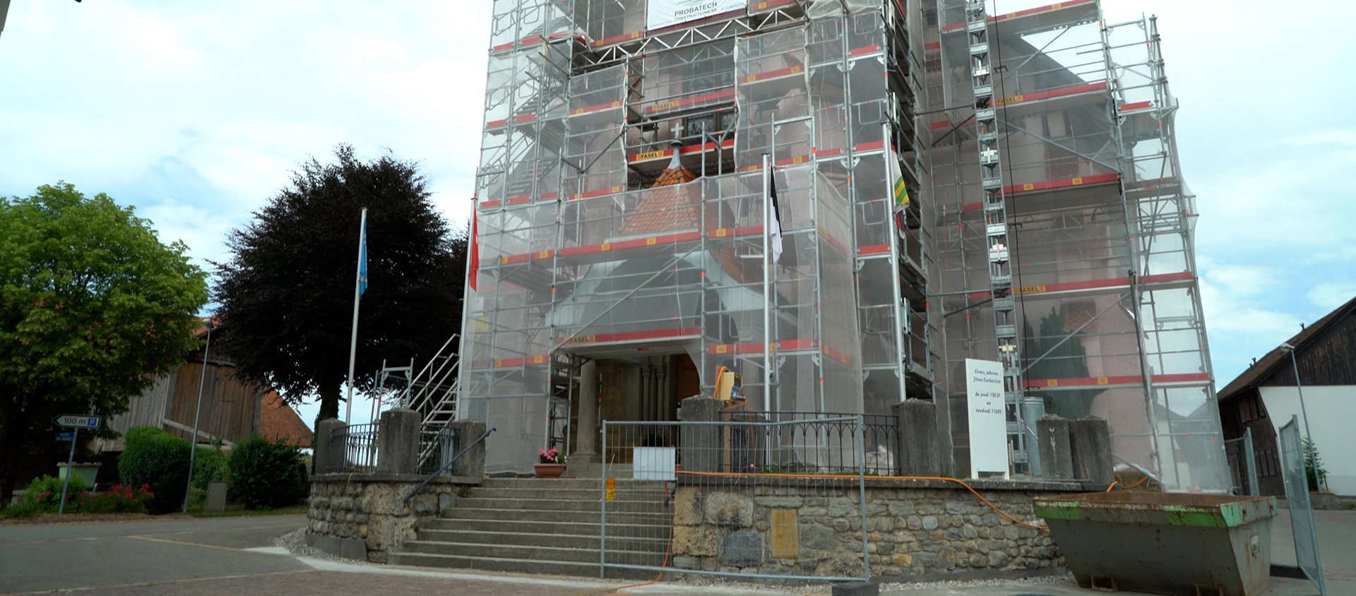 L'église de Grolley (FR) est en pleine phase de rénovation | (photo prise en juin 2022) © Raphaël Zbinden