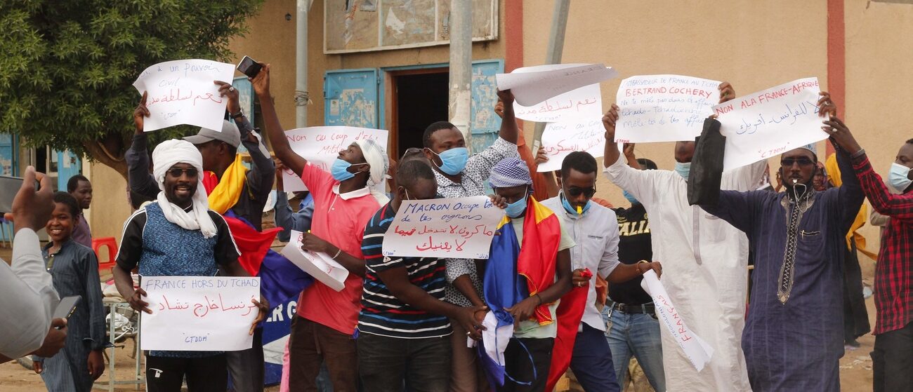 Au Tchad, la crise politique dure depuis des mois | (photo: manifestation contre l'influence française à N'Djamena) © AFP/KEYSTONE/AFP/DJIMET WICHE