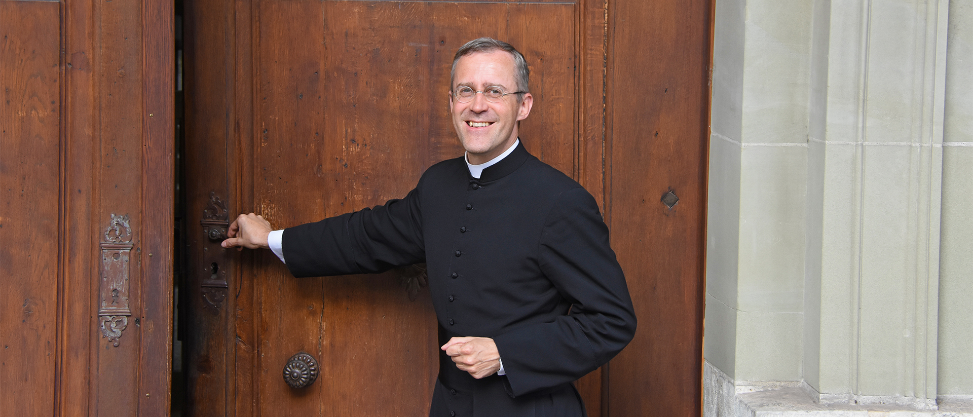 L'abbé Arnaud Evrat, FSSP, recteur de la basilique Notre-Dame à Fribourg | © Grégory Roth