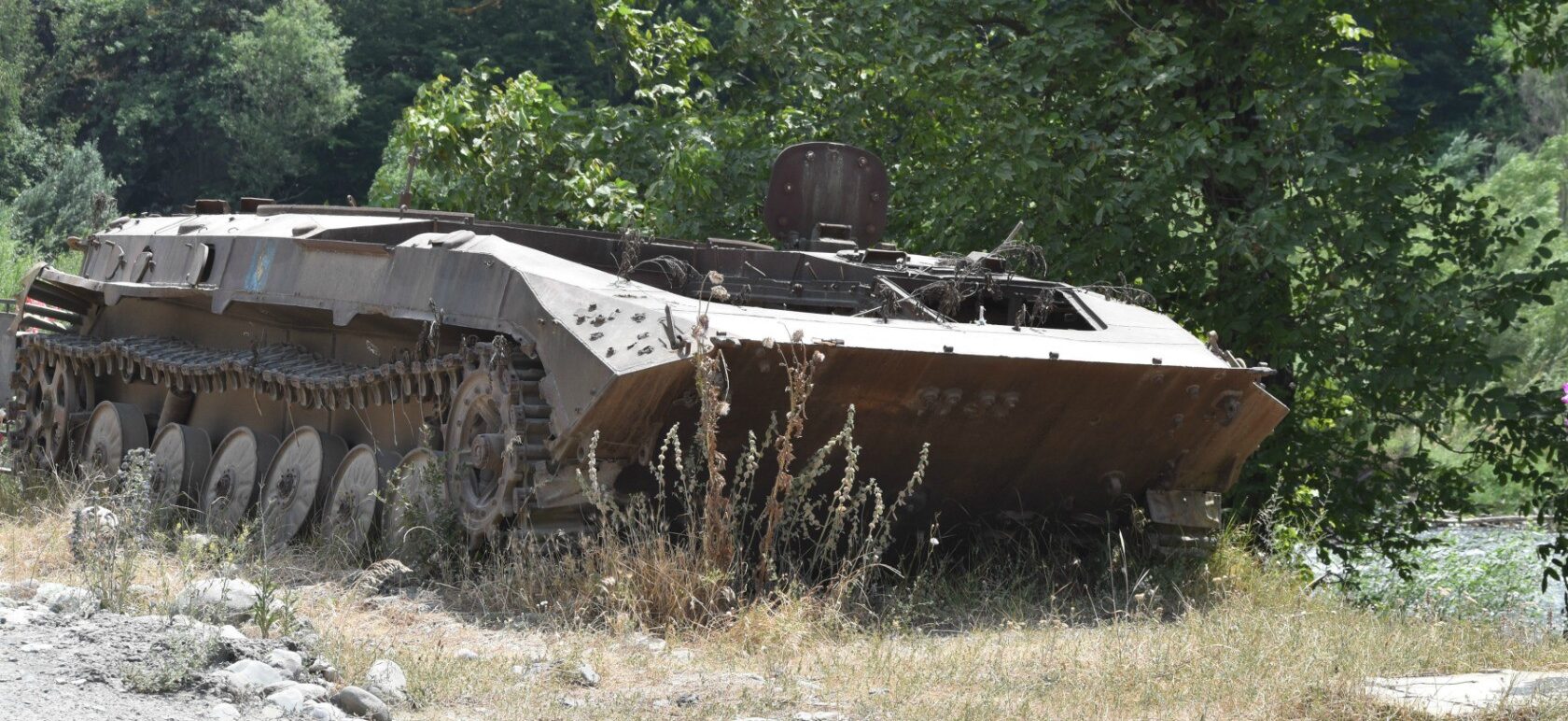Un char arménien détruit sur la frontière du Haut-Karabakh | © Jacques Berset
