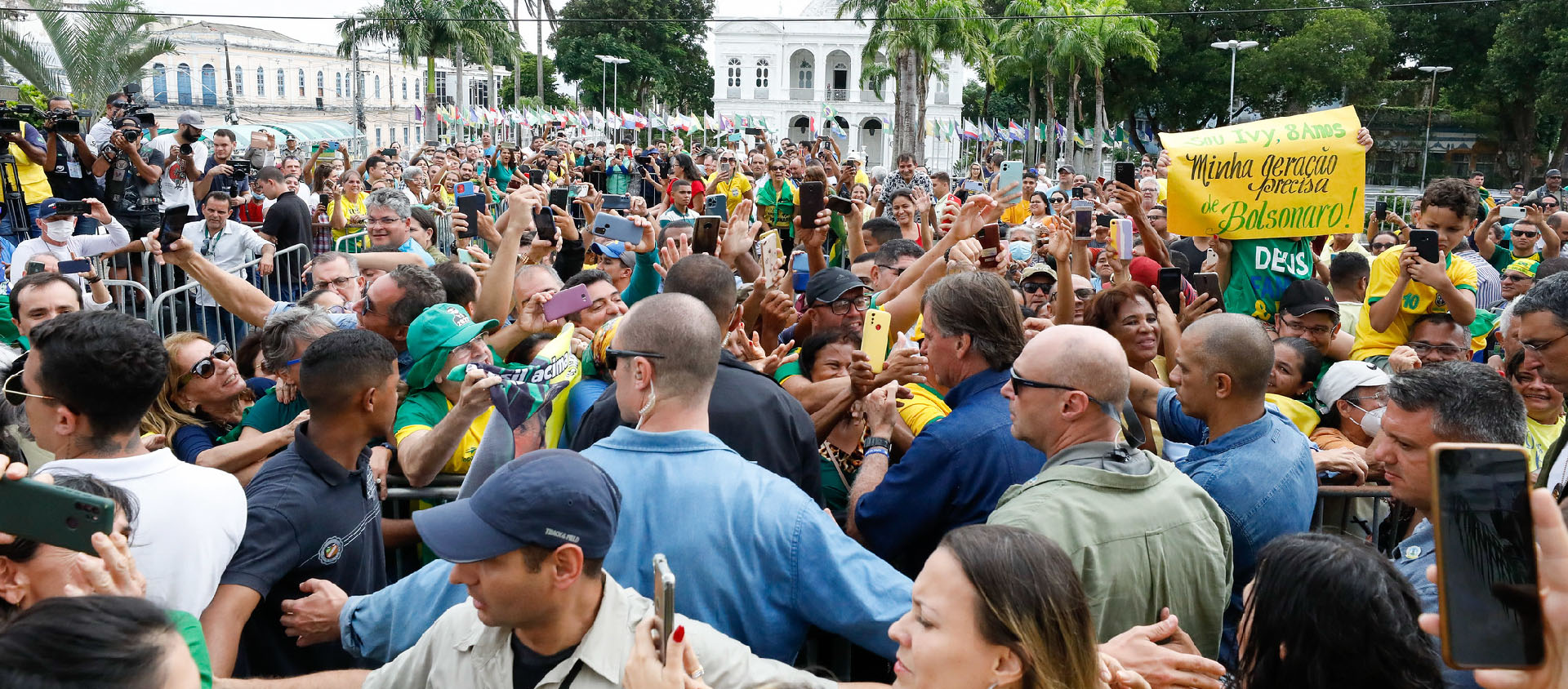 Au Brésil, la campagne électorale a donné lieu à la diffusion de fake news, entre autres religieuses, de la part des deux camps. Ici Jair Bolsonaro ne campagne | © Flickr/CC BY 2.0/Alan Santos/PR