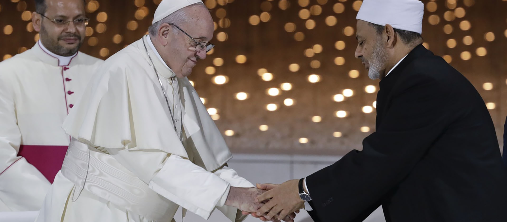 Le pape François et Ahmed al-Tayyeb, grand imam d'Al-Azhar, ici le 4 février 2019 à Abu Dhabi, se retrouveront au Bahreïn | © Keystone