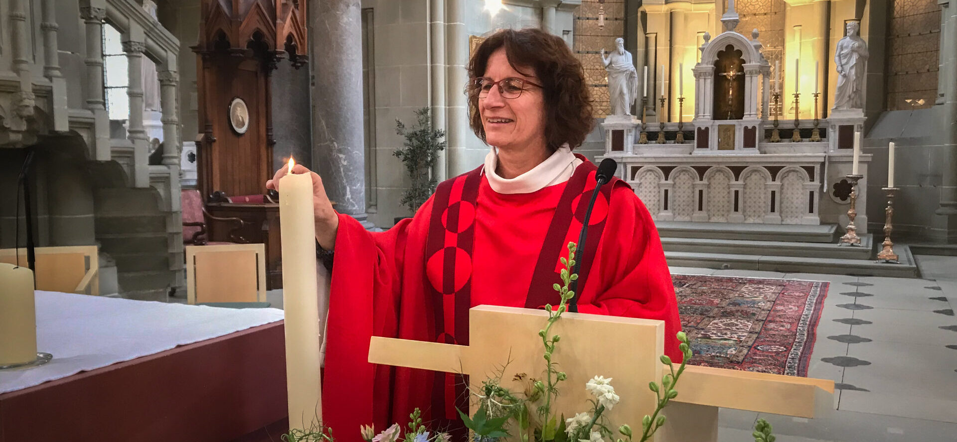 Le pape a réitéré l'empêchement pour les femmes d'accéder à la prêtrise dans l’Église catholique romaine. Ici, Anne-Marie Kaufman, ordonnée prêtre dans l’Église catholique chrétienne, en Suisse | © Pierre Pistoletti