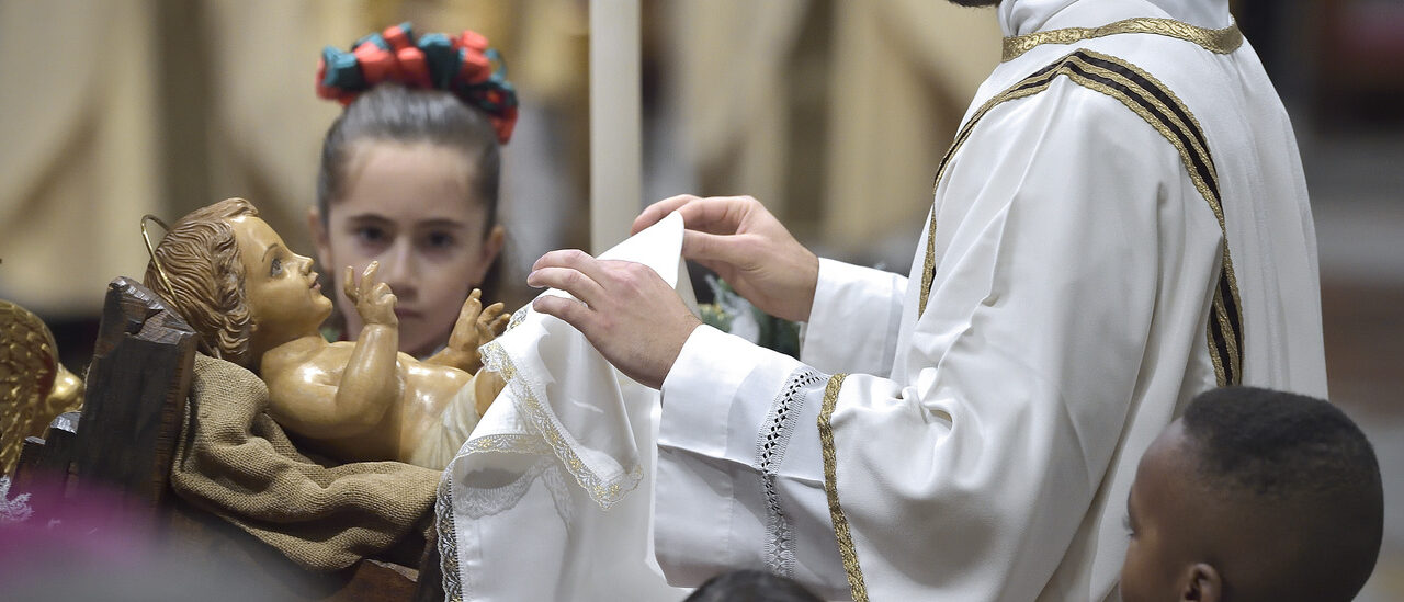 Lors de la messe de la nuit de Noël, le pape François a rappelé que les vraies richesses de la vie étaient les relations et les personnes | © KEYSTONE/DPA/Stefano Spaziani