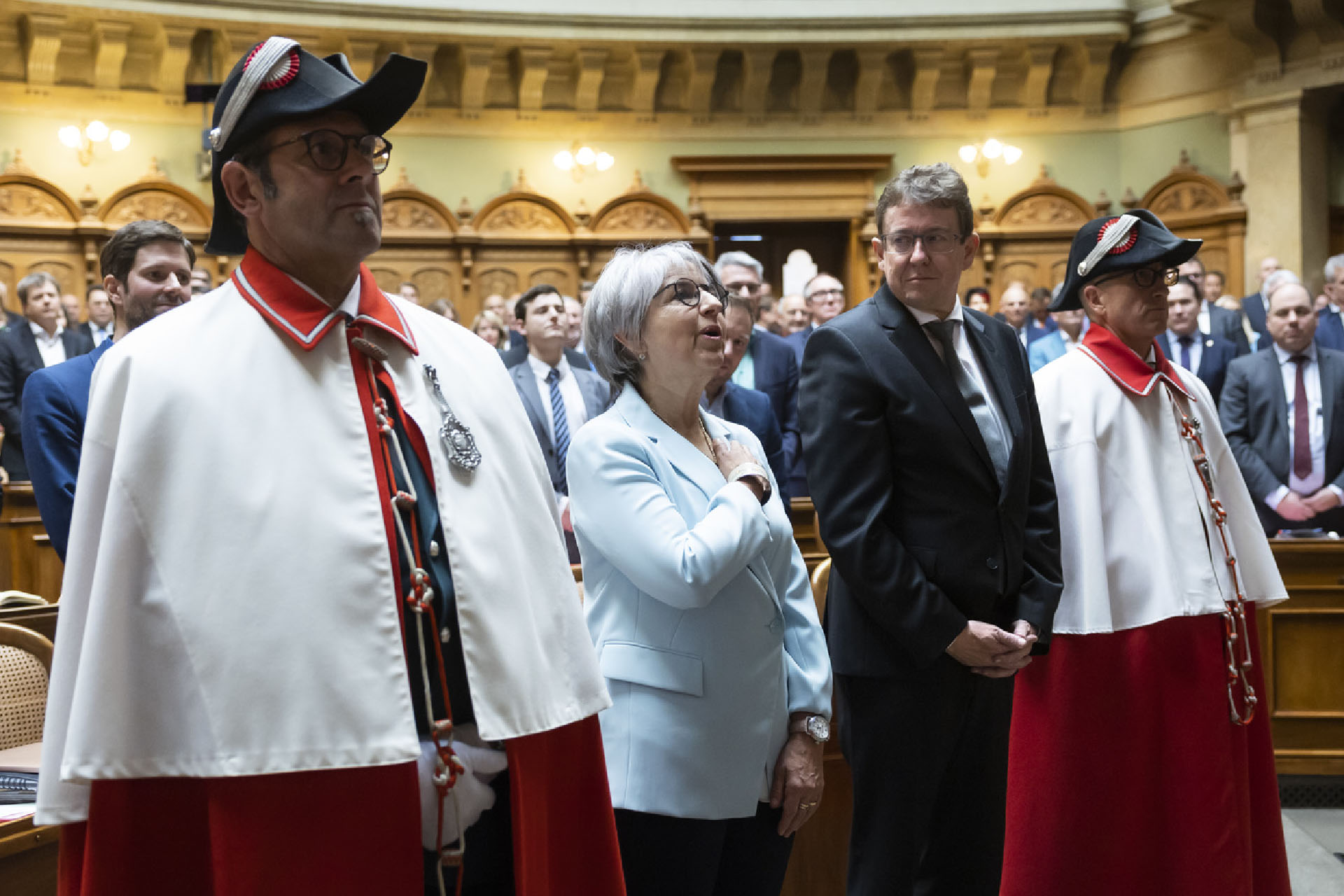 Après avoir été élue avec 123 voix sur 245 au Conseil fédéral, Elisabeth Baume-Schneider prête serment au Parlement | © Keystone/Peter Klaunzer