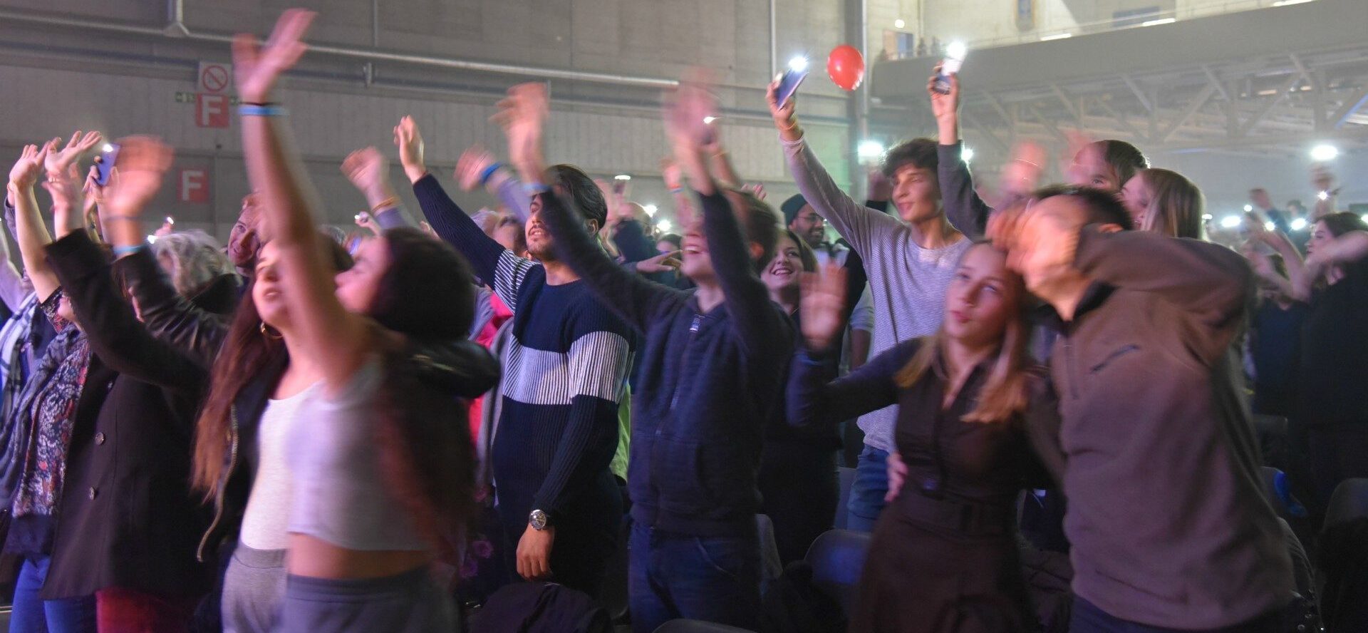 Les évangéliques ne semblent pas connaître la crise | photo: rassemblement évangélique "One" à Fribourg, en 2017 © Raphaël Zbinden