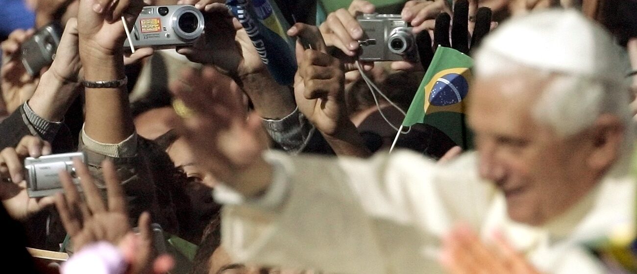 L'héritage théologique de Benoît XVI est instrumentalisé au Brésil | photo: visite de Benoît XVI au Brésil, en 2007 © Gregorio Borgia/AP/Keystone