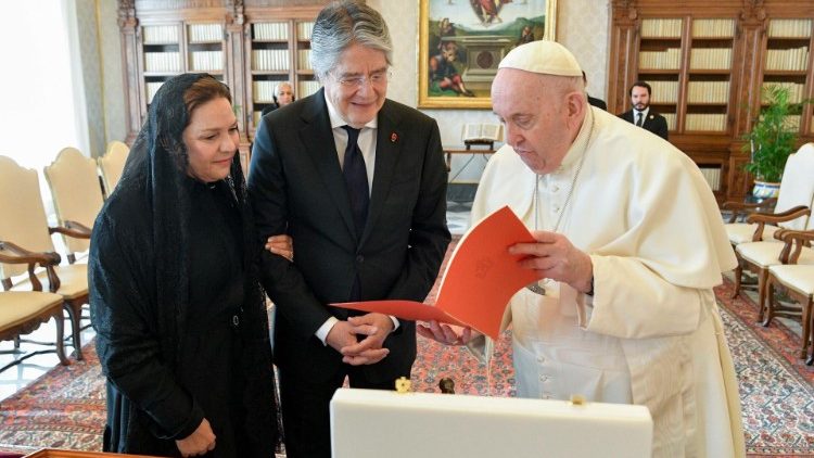 Le président Lasso Mendoza et son épouse, reçus par le pape François  | © Vatican Media