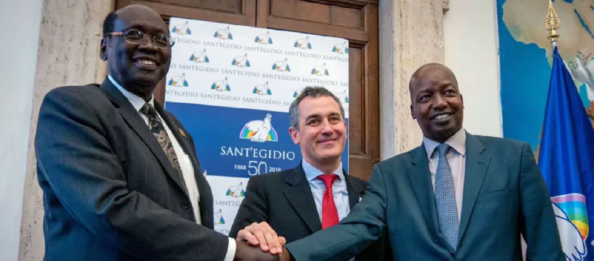 Paolo Impagliazzo entouré par les signataires de la Déclaration de Rome en 2020 | © Sant'Egidio