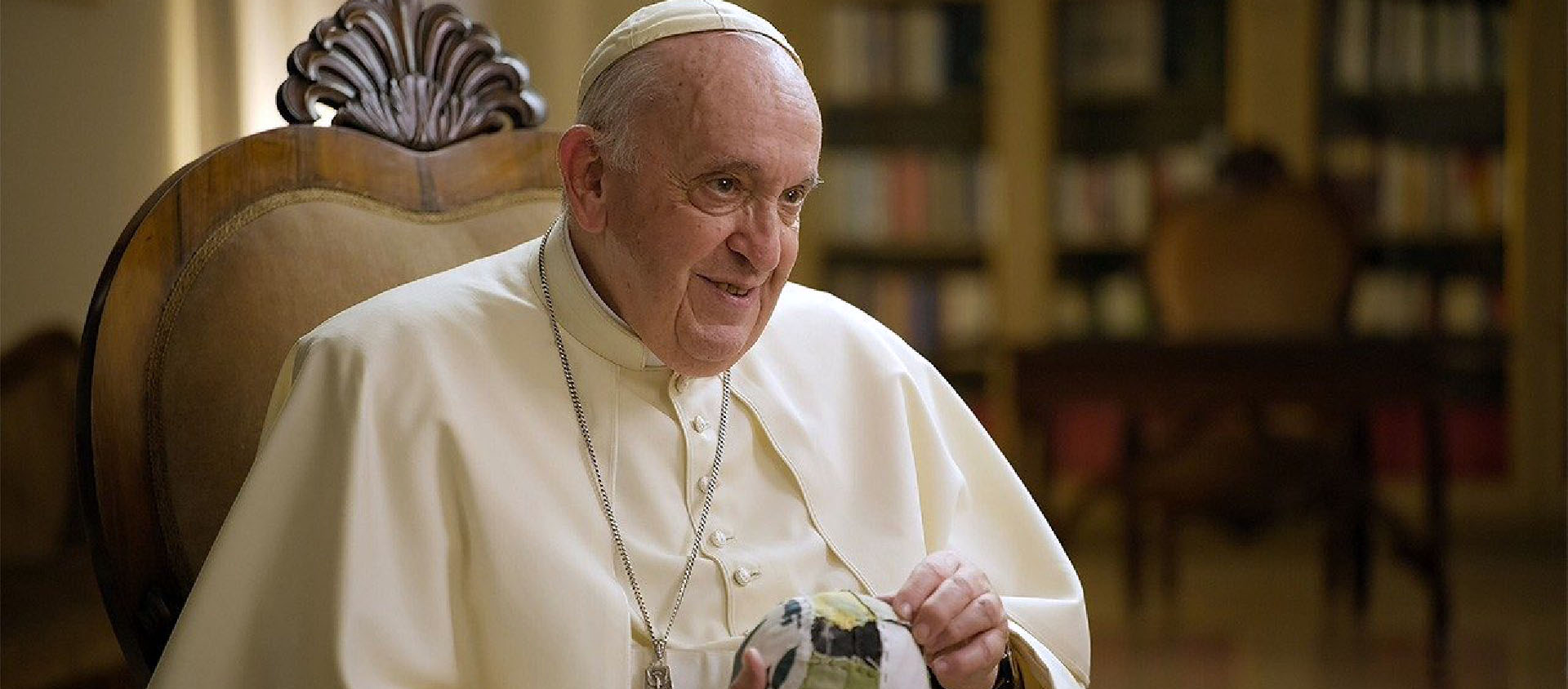 «Être homosexuel n’est pas un crime […] mais c’est un péché», a déclaré le pape François, ici en interview avec la chaîne Canale 5, en décembre 2022 | © Vatican News