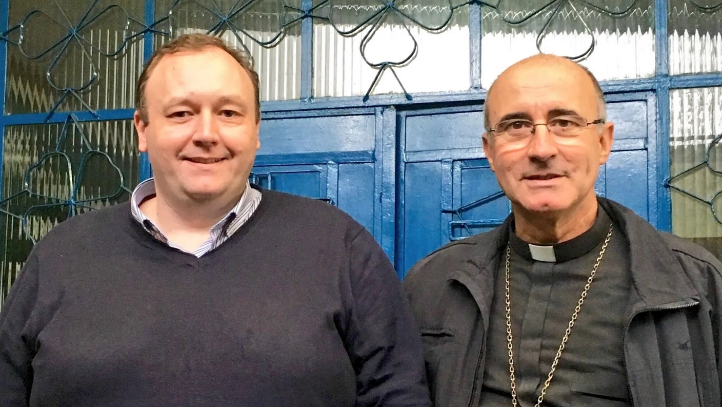 Le Père salésien Giordano Piccinotti (à g.) en compagnie du cardinal cardinal uruguayen Daniel Fernando Sturla | capture d'écran Twitter