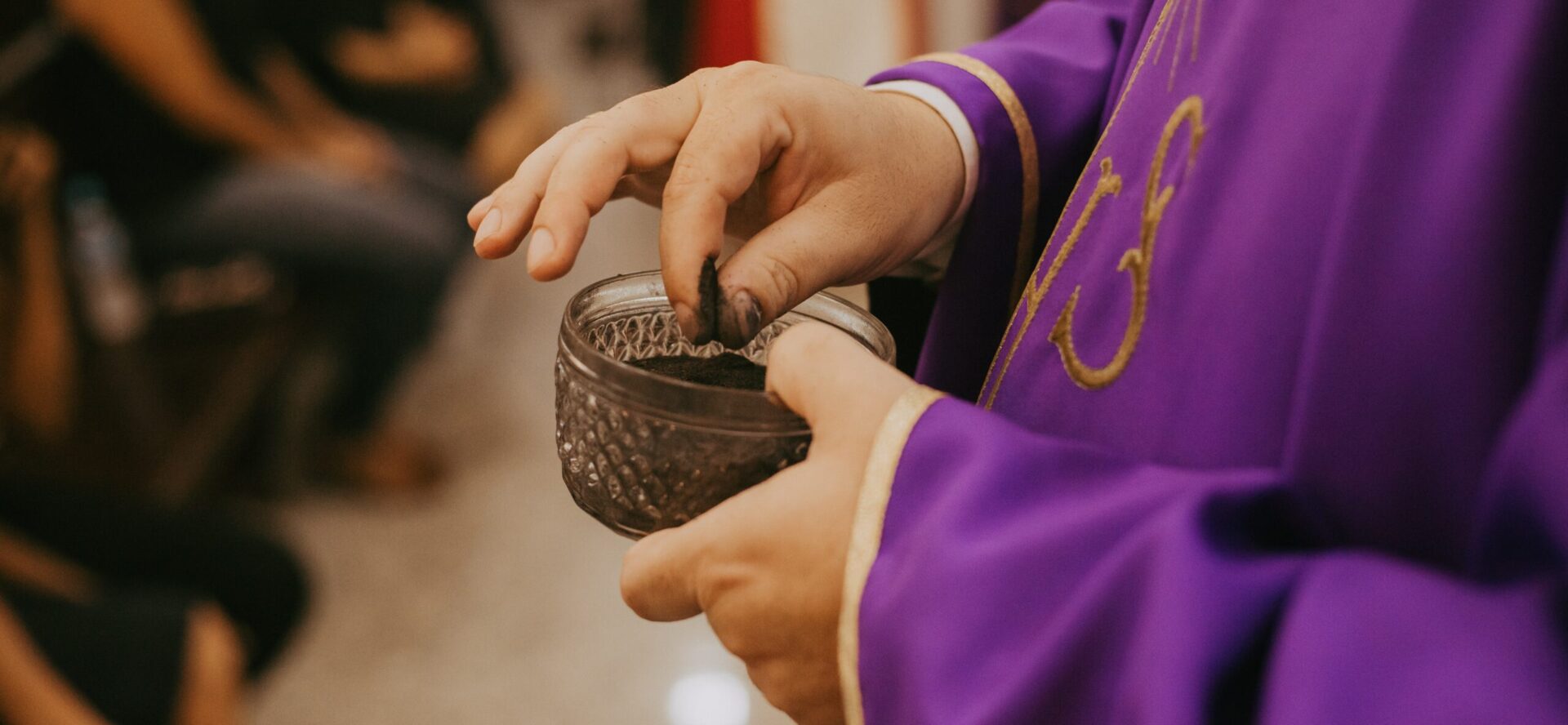 Le Mercredi des Cendres marque l'entrée en Carême | © Thays Orrico/Unsplash