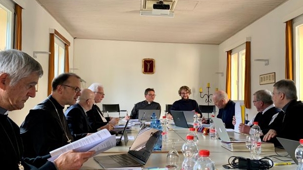 Les membres de la Conférence des évêques suisse réunis en assemblée à Lugano | CES