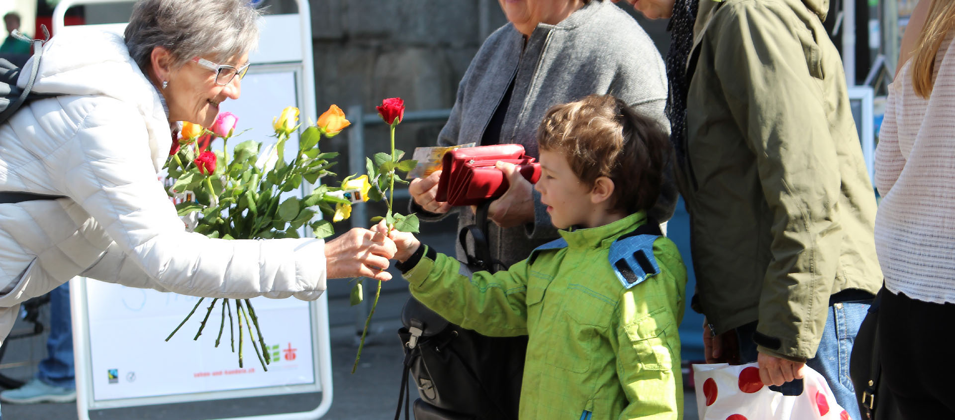 Les roses vendues sont issues du commerce équitable | © Campagne oecuménique de Carême/Flickr