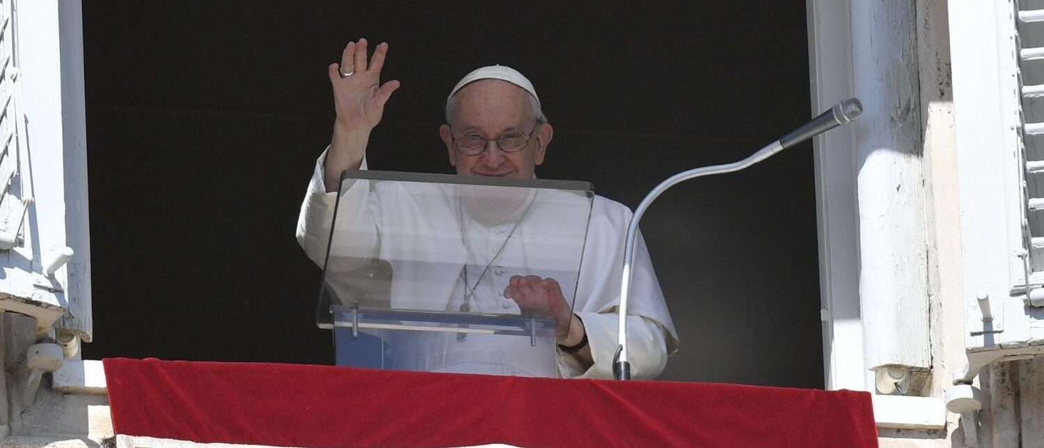 Le pape François au balcon du Palais apostolique lors de l'Angélus du 12 mars 2023 | © Vatican Media