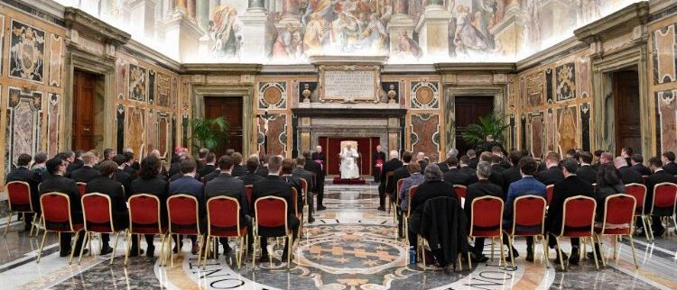 Le pape François a reçu en audience la communauté diocésaine Saint'Mary de Cleveland (Ohio), le 6 mars 2023, en salle Clémentine du Palais apostolique | © Vatican Media