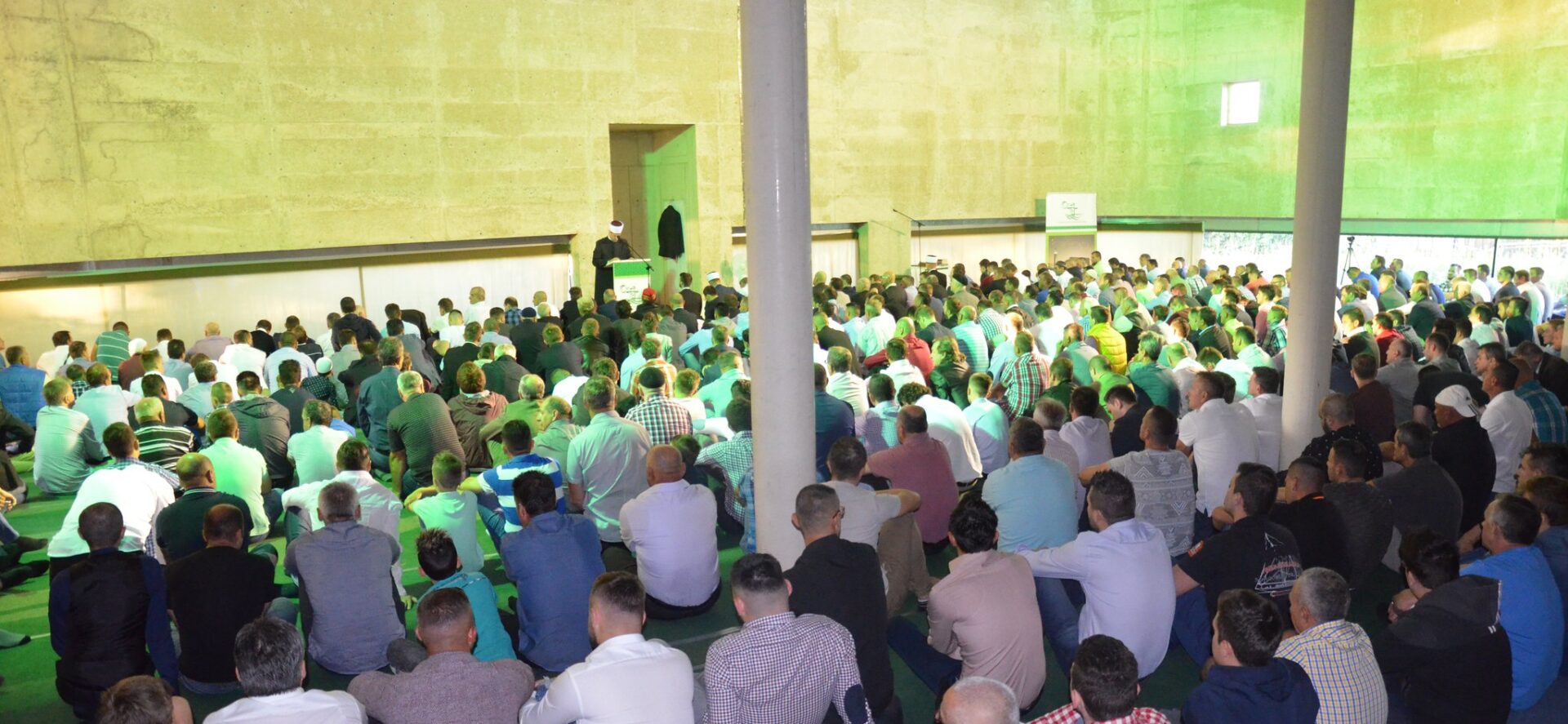 Musulmans à la prière de l'Aïd el-Fitr , l'une des fêtes les plus importantes du calendrier islamique | photo: dans une mosquée à Graz (Autriche) © Islamisches Kultur Zentrum Graz/Flickr/CC BY-NC 2.0