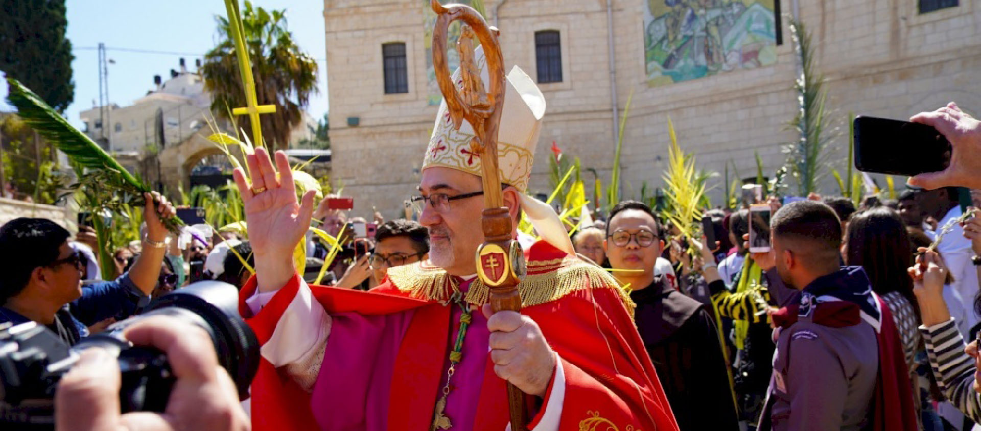 "Je sais ce qui s’est passé récemment à Jérusalem contre les symboles chrétiens: n’ayez pas peur. N’ayez jamais peur", a lancé Mgr Pizzaballa après la procession des Rameaux | © Patriarcat latin de Jérusalem