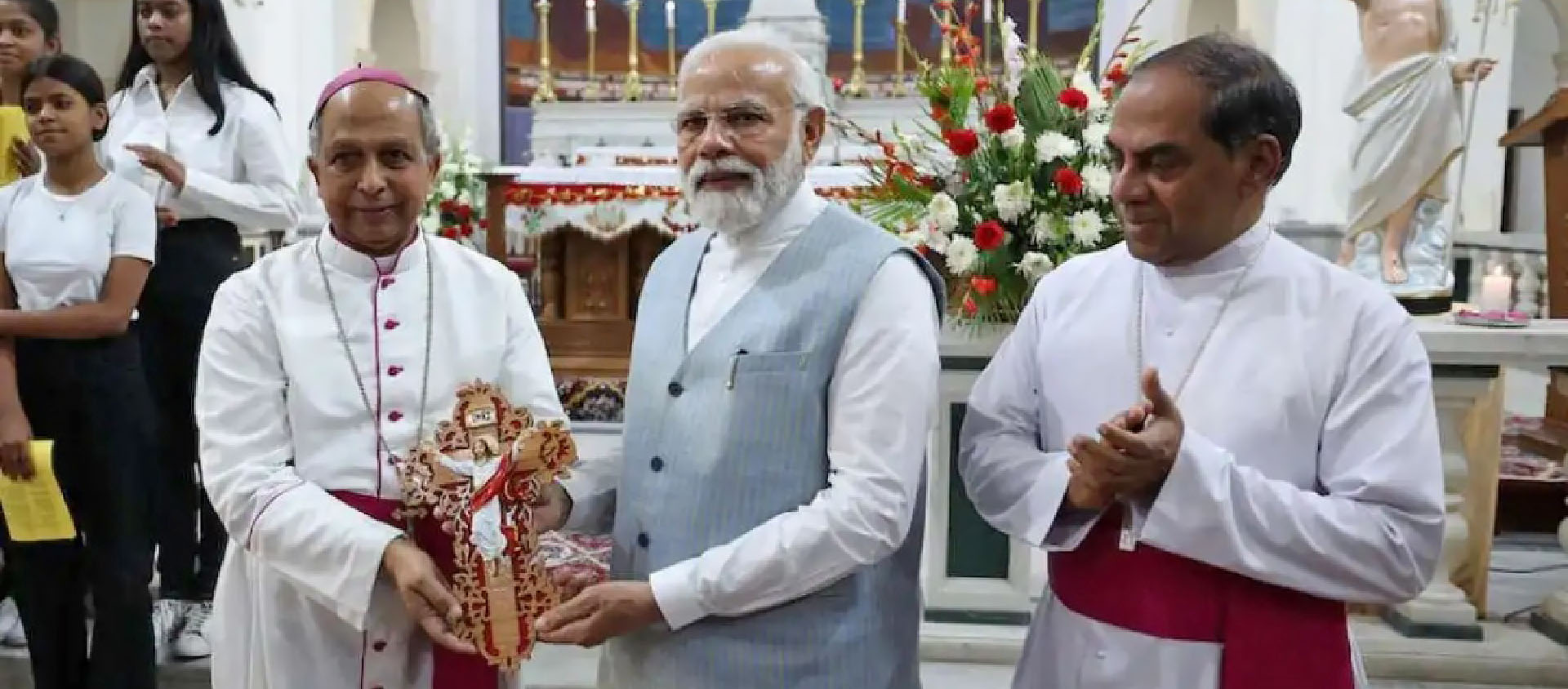 Le premier ministre Narendra Modi, ici avec l'évêque de Delhi lors de la messe de Pâques | © Eglises d'Asie/Ucanews