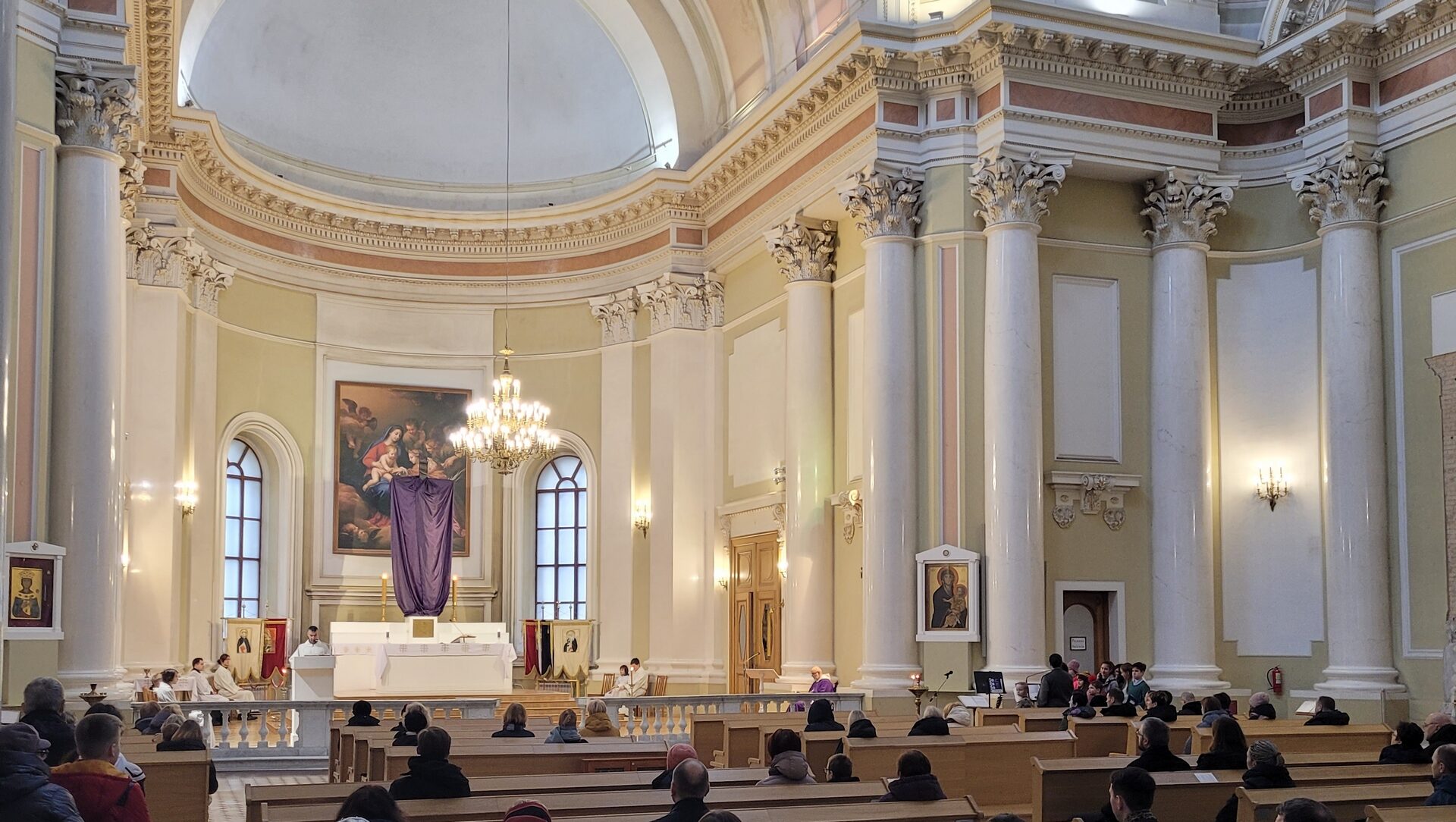 L'église Ste-Catherine rassemble les catholiques de Saint-Petersbourg |  © François JANNE d’OTHEE, 