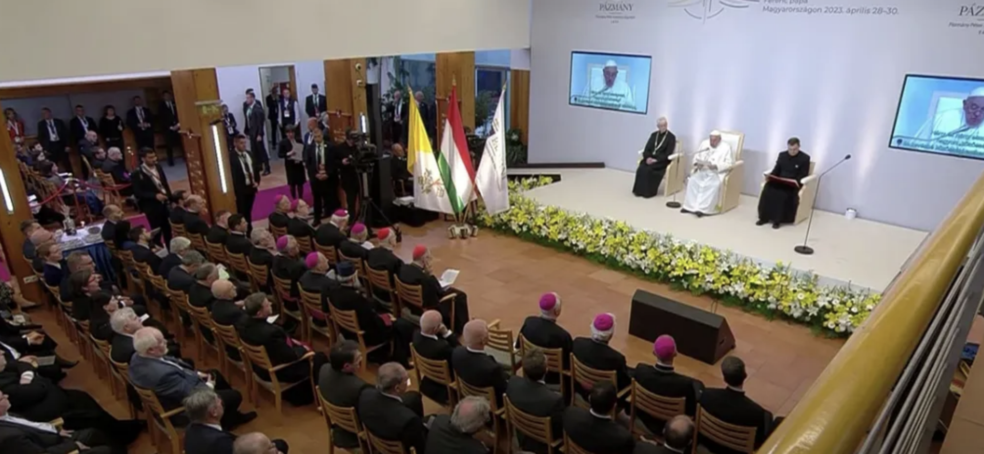 Le pape François durant son intervention à l'Université Péter Pázmány de Budapest, le 30 avril 2023 | © Capture d'écran YouTube - Vatican Media