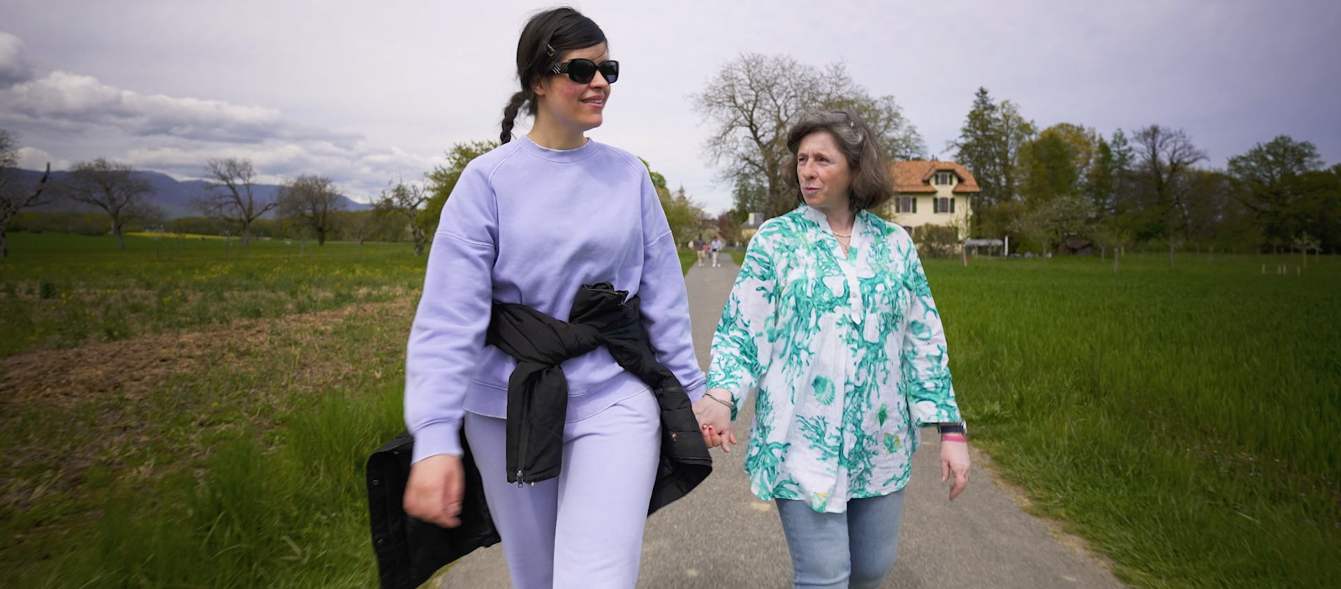 Catherine Mykoniou (à dr), chef d'atelier à La Corolle, témoigne de la vie dans la résidence après les révélations sur Jean Vanier | © Christophe Giordani 