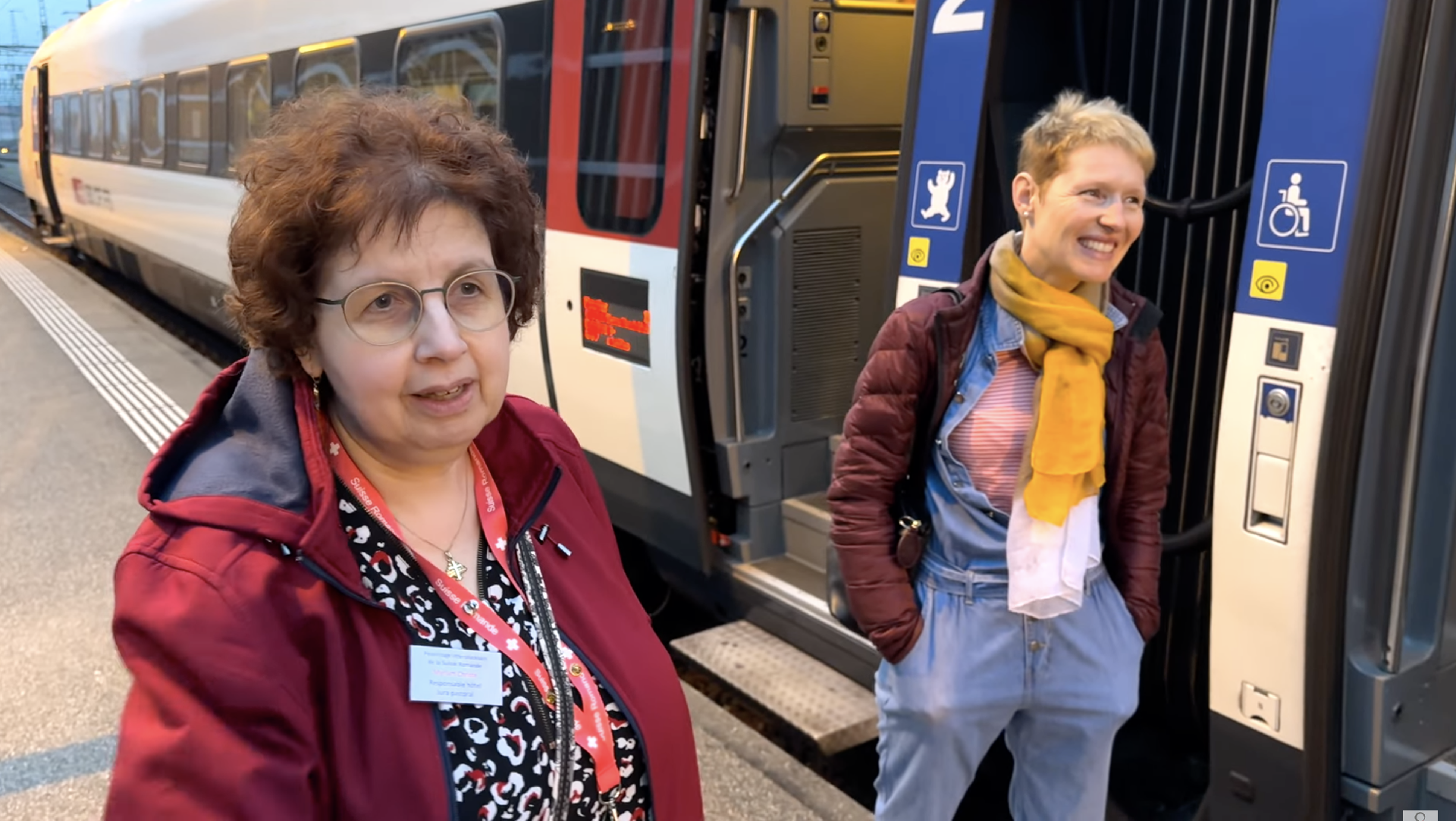 Ambiance sur le quai de la gare à quelques minutes du départ pour Lourdes | © Jean-Claude Boillat/Capture-écran