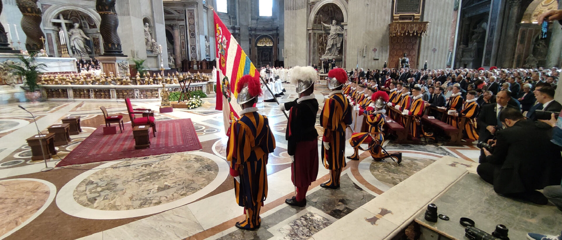 Messe pour les futurs gardes suisse à la basilique Saint-Pierre | © Vatican Media