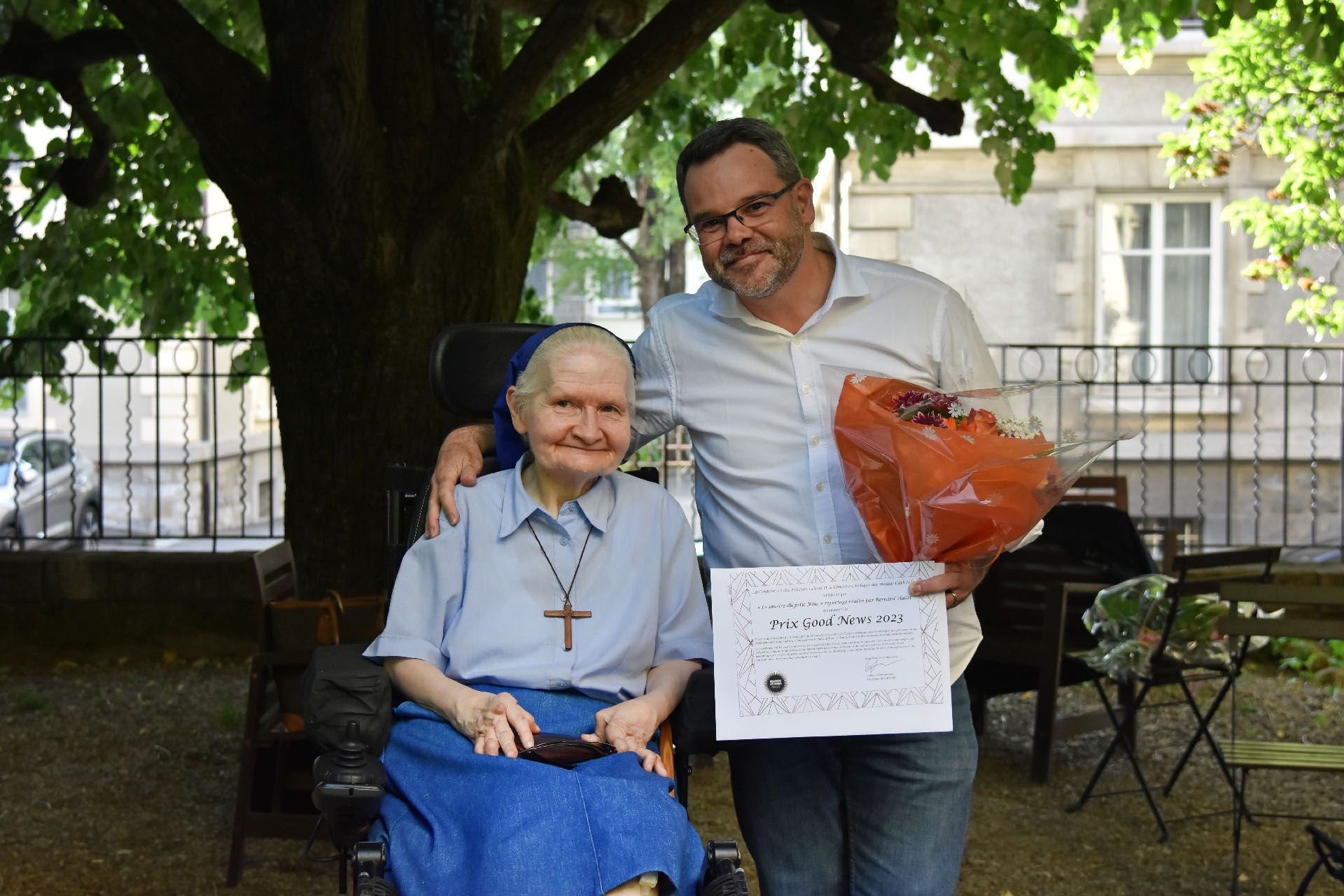 Lausanne le 30 mai 2023. Remise du Prix Good News. Petite Sœur Maria-Hedwig et Bernard Hallet | © Grégory Roth 