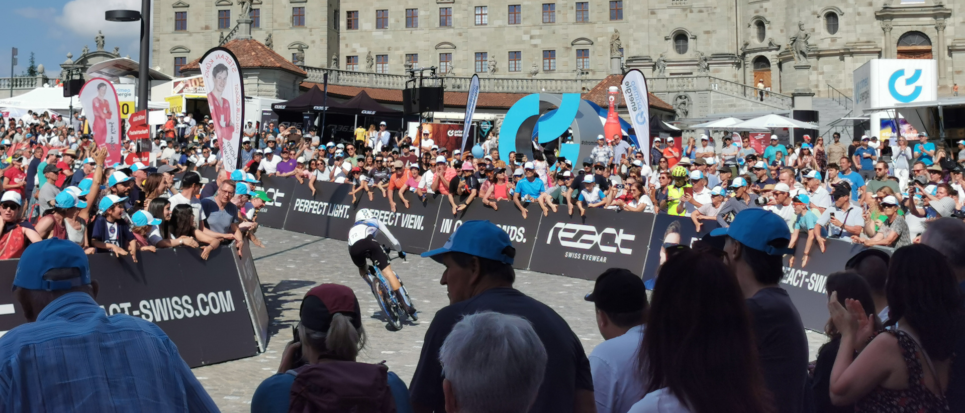 L'arrivée de la première étape du Tour de Suisse 2023 se situait devant l'abbaye d'Einsiedeln (SZ) | © Charles Martig