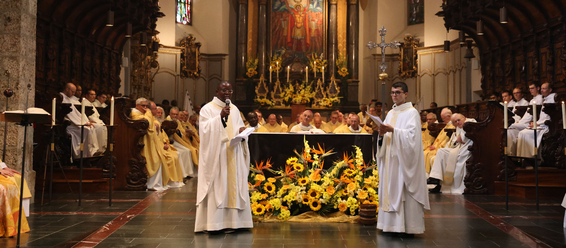 La basilique de l'abbaye de Saint-Maurice était bondée à l'occasion de l'ordination de Simone Previte et Maurice Sessou | © Alexandre Derivaz