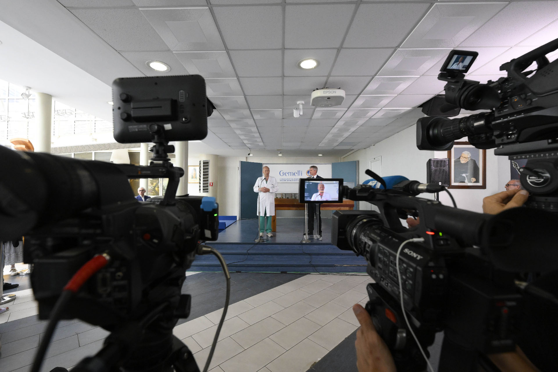 Conférence de presse sur la santé du pape à la polyclinique Gemelli. Le prof. Sergio Alfieri fait le point sur l'état de santé du pape | © Vatican Media