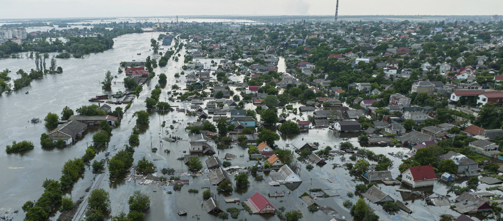 Manque d'eau potable, effondrement des habitations, problème de refroidissement de la cenrale de Zaporijia, etc. les conséquence de la destruction du barrage de Kakhovka ne sont pas encore connues | © Keystone/AP Photo