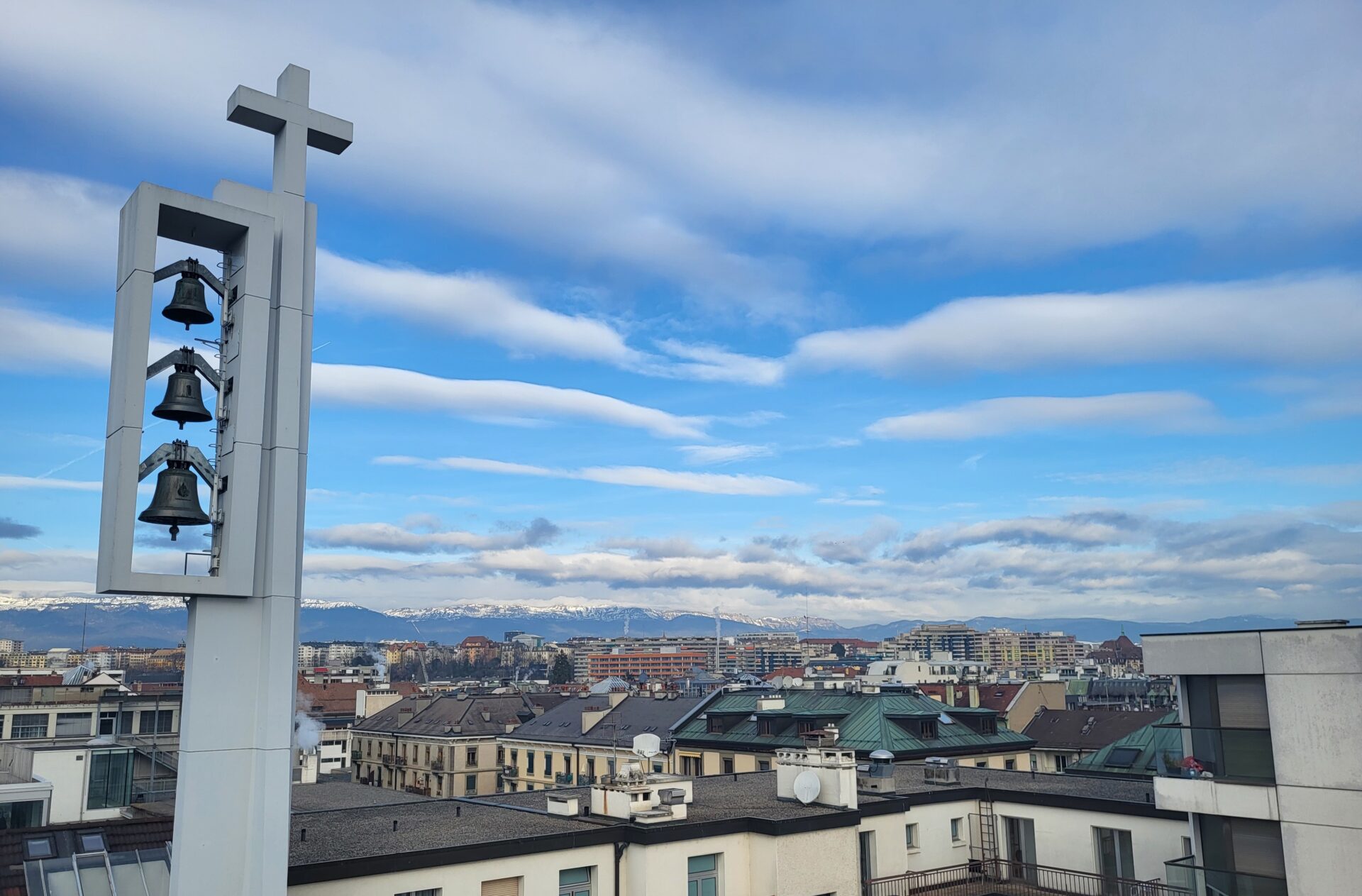 Vue sur le clocher de l'église St-Boniface, Genève | © Lucienne Bittar